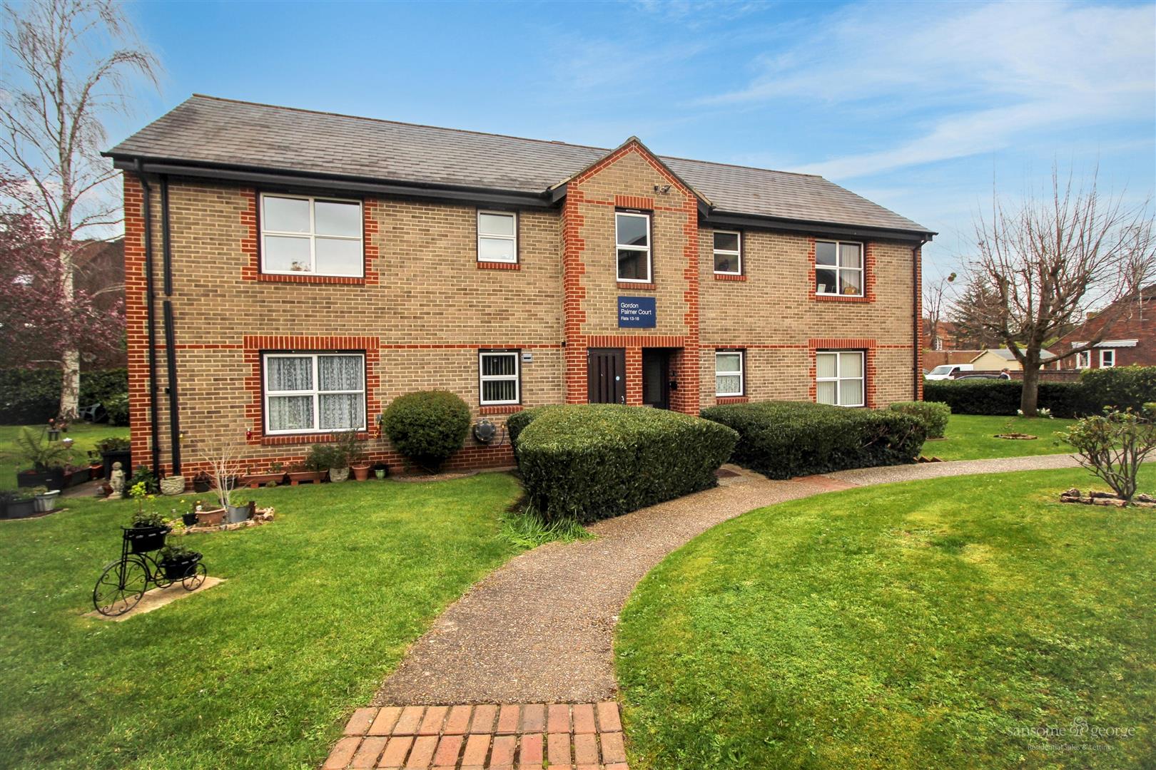 1 bed property in Gordon Palmer Court, Reading